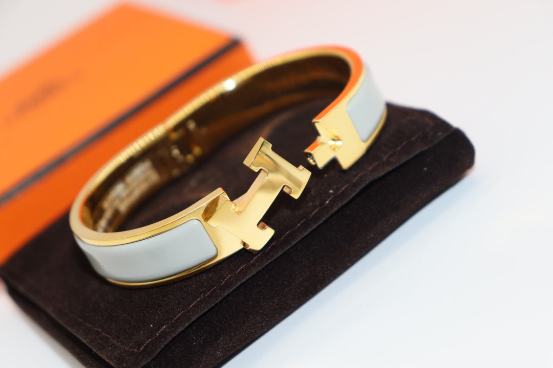 [Elowen jewelsry ]H LIGHT BLUE BRACELET
