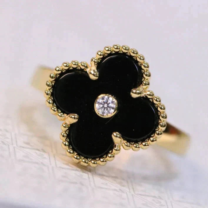 {
  "Elowen jewelsry": "Elowen ジュエリー",
  "CLOVER ONYX RING GOLD DIAMOND": "クローバー オニキス リング ゴールド ダイヤモンド"
}
