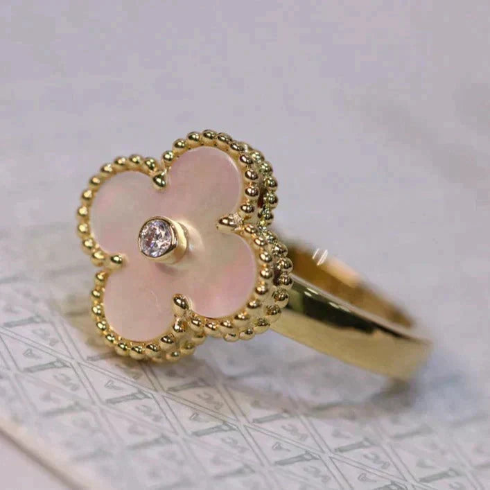{
  "Elowen jewelsry": "Elowen ジュエリー",
  "CLOVER PINK MOP RING GOLD DIAMOND": "クローバー ピンクMOP リング ゴールド ダイヤモンド"
}