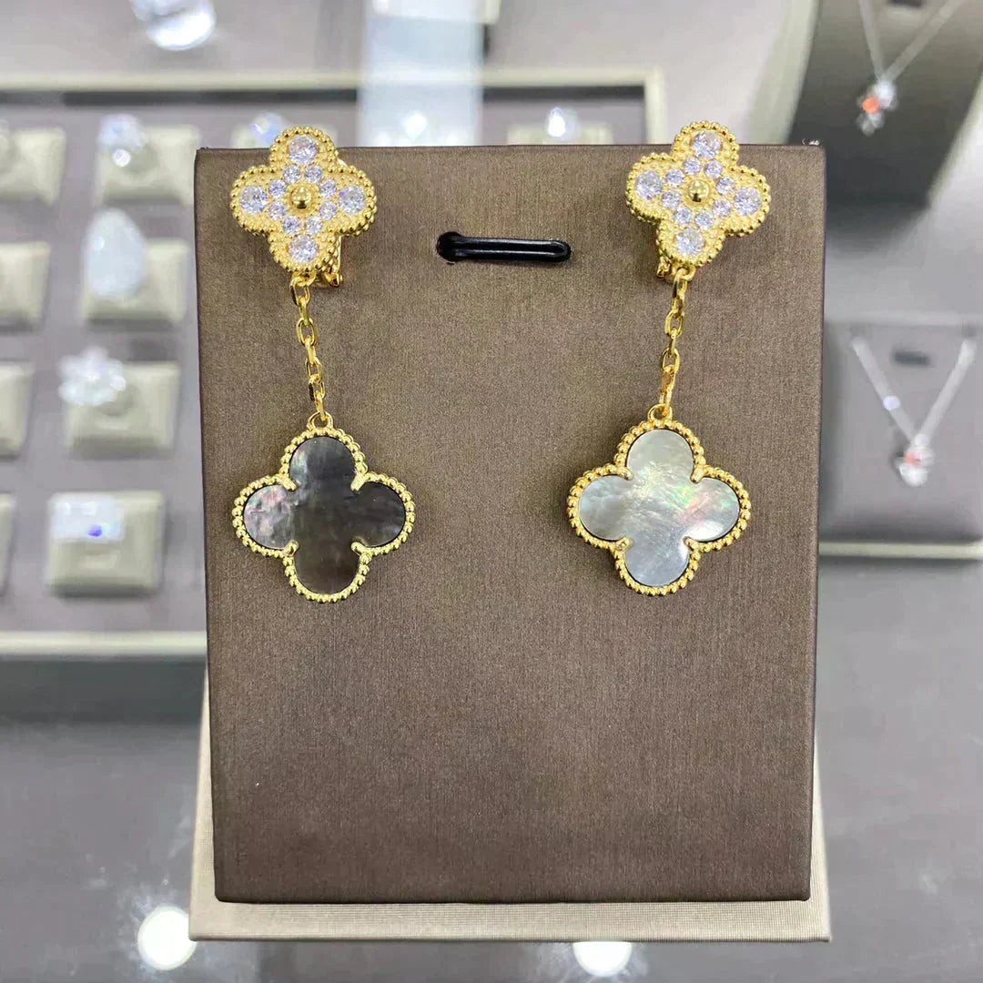 {
  "Elowen jewelsry": "Elowenジュエリー",
  "CLOVER 2 MOTIFS DIAMOND EARRINGS": "クローバー 2モチーフ ダイヤモンドピアス",
  "(MULTIPLE CHOICES": "(選択肢あり"
}
