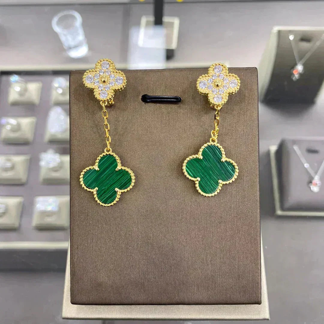 {
  "Elowen jewelsry": "Elowenジュエリー",
  "CLOVER 2 MOTIFS DIAMOND EARRINGS": "クローバー 2モチーフ ダイヤモンドピアス",
  "(MULTIPLE CHOICES": "(選択肢あり"
}