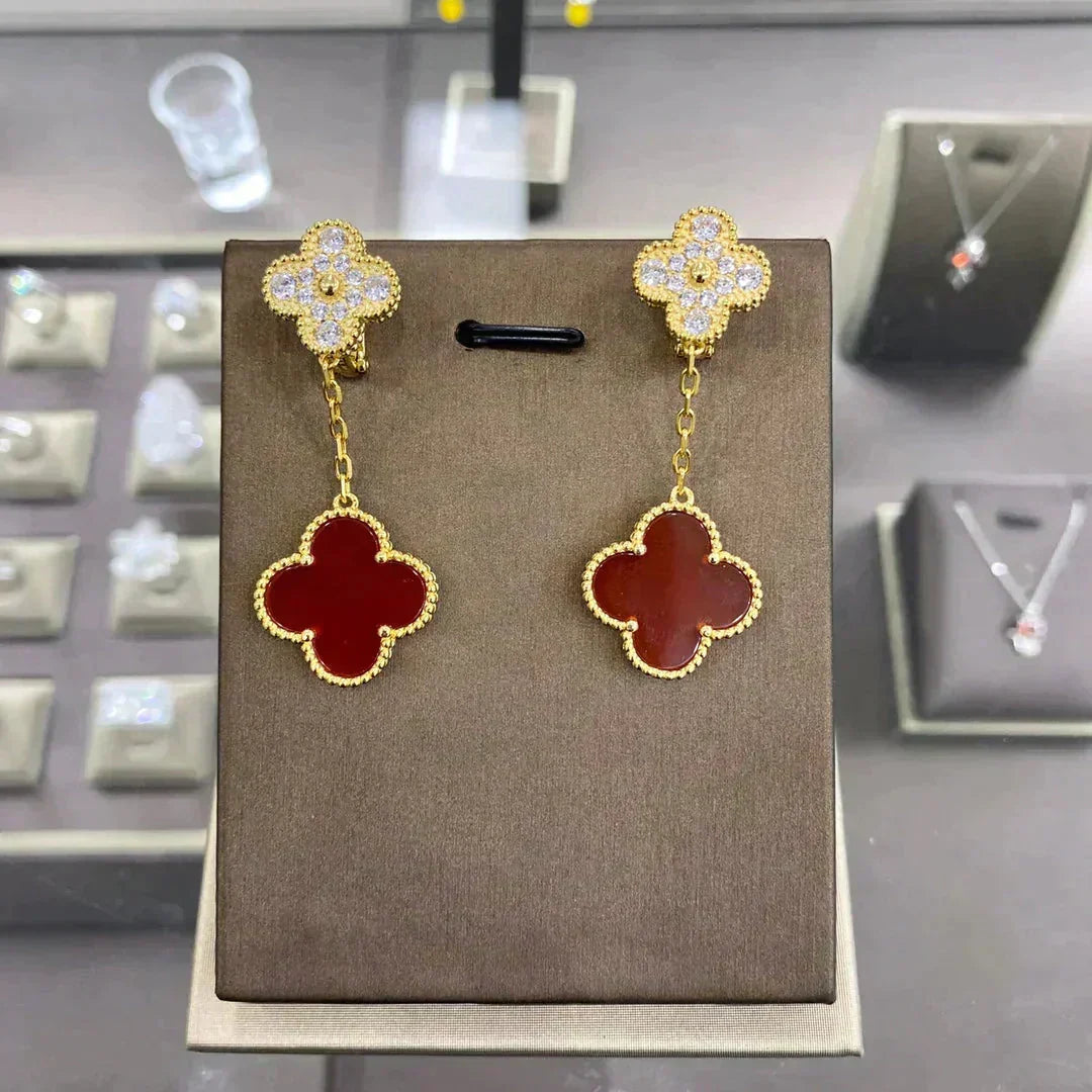 {
  "Elowen jewelsry": "Elowenジュエリー",
  "CLOVER 2 MOTIFS DIAMOND EARRINGS": "クローバー 2モチーフ ダイヤモンドピアス",
  "(MULTIPLE CHOICES": "(選択肢あり"
}