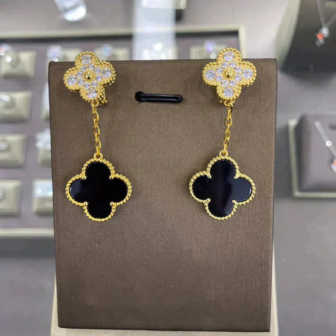 {
  "Elowen jewelsry": "Elowenジュエリー",
  "CLOVER 2 MOTIFS DIAMOND EARRINGS": "クローバー 2モチーフ ダイヤモンドピアス",
  "(MULTIPLE CHOICES": "(選択肢あり"
}