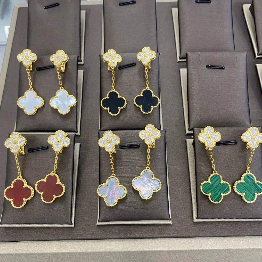 {
  "Elowen jewelsry": "Elowenジュエリー",
  "CLOVER 2 MOTIFS DIAMOND EARRINGS": "クローバー 2モチーフ ダイヤモンドピアス",
  "(MULTIPLE CHOICES": "(選択肢あり"
}