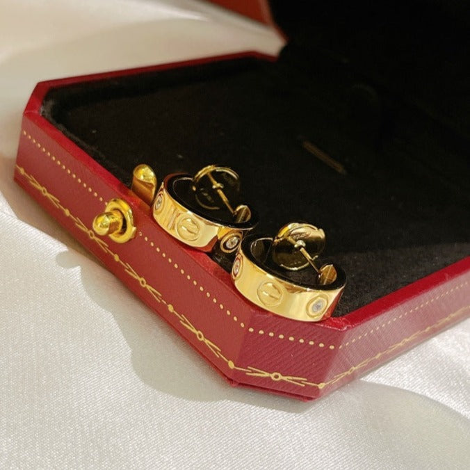 {
  "Elowen jewelsry": "Elowen ジュエリー",
  "LOVE EARRINGS 5.7MM 2 DIAMONDS": "LOVE ピアス 5.7mm ダイヤモンド2石"
}