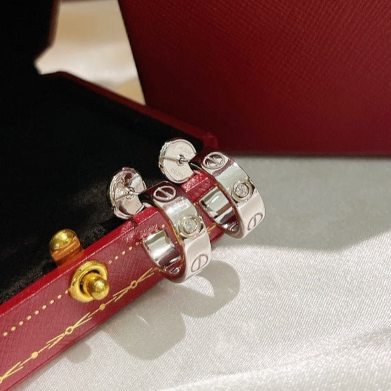{
  "Elowen jewelsry": "Elowen ジュエリー",
  "LOVE EARRINGS 5.7MM 2 DIAMONDS": "LOVE ピアス 5.7mm ダイヤモンド2石"
}
