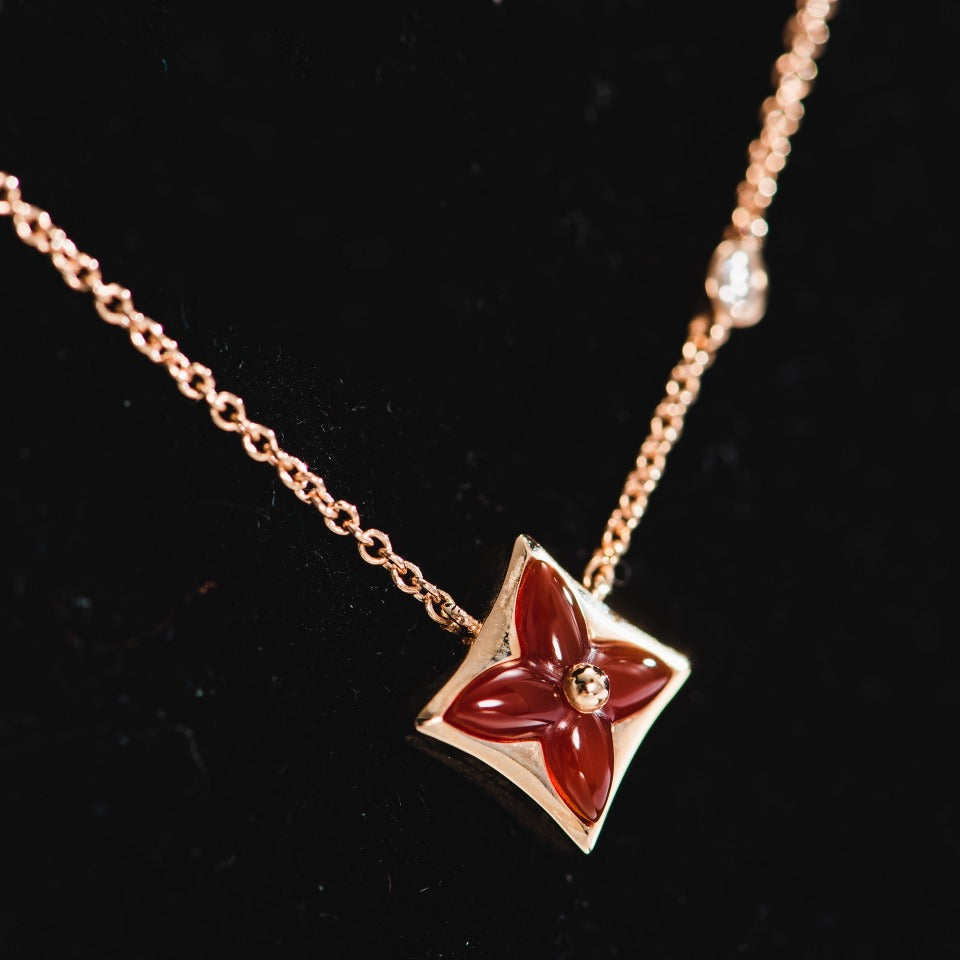 {"Elowen jewelsry": "Elowen ジュエリー", "STAR NECKLACE PINK GOLD 1 DIAMOND": "スターネックレス ピンクゴールド 1ダイヤモンド"}