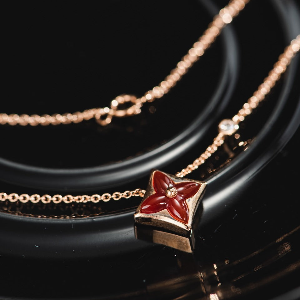 {"Elowen jewelsry": "Elowen ジュエリー", "STAR NECKLACE PINK GOLD 1 DIAMOND": "スターネックレス ピンクゴールド 1ダイヤモンド"}