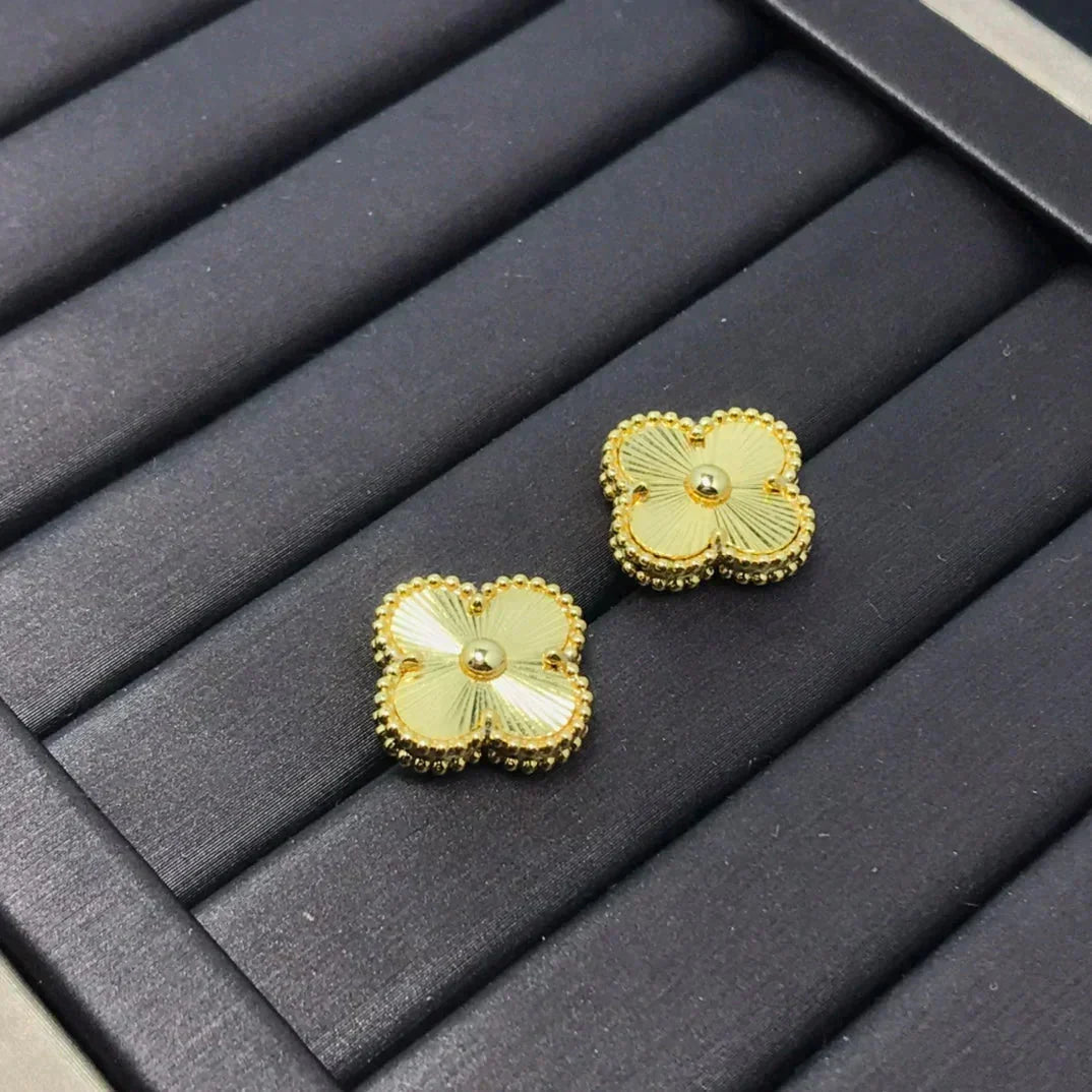 [Elowen jewelsry ]CLOVER MINI 9.5MM LASER EARRINGS
