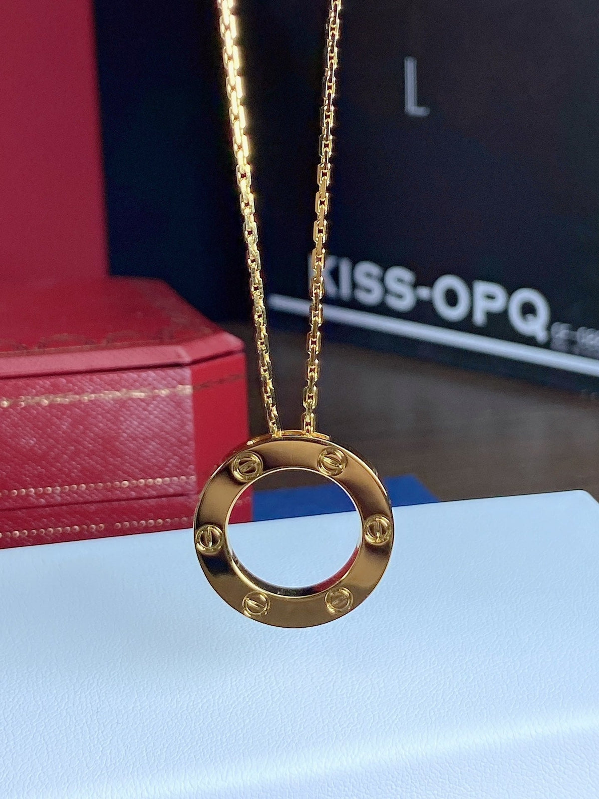 {
  "Elowen jewelsry": "Elowen ジュエリー",
  "LOVE NECKLACE 16MM": "LOVE ネックレス 16mm"
}