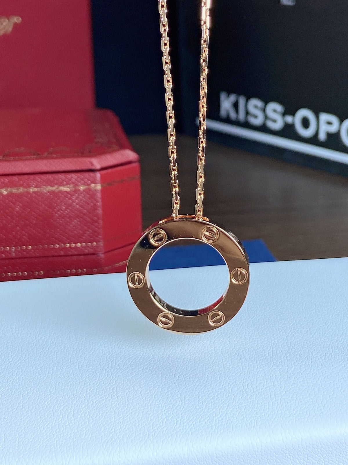 {
  "Elowen jewelsry": "Elowen ジュエリー",
  "LOVE NECKLACE 16MM": "LOVE ネックレス 16mm"
}