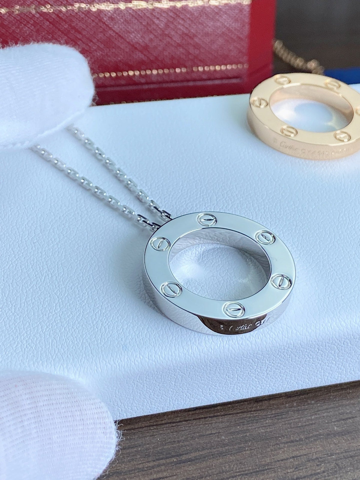 {
  "Elowen jewelsry": "Elowen ジュエリー",
  "LOVE NECKLACE 16MM": "LOVE ネックレス 16mm"
}