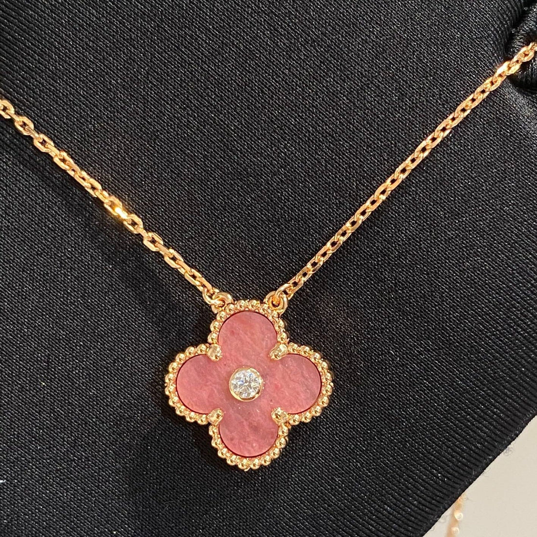 [Elowen jewelsry ]CLOVER 15MM DIAMOND RHODONITE NECKLACE