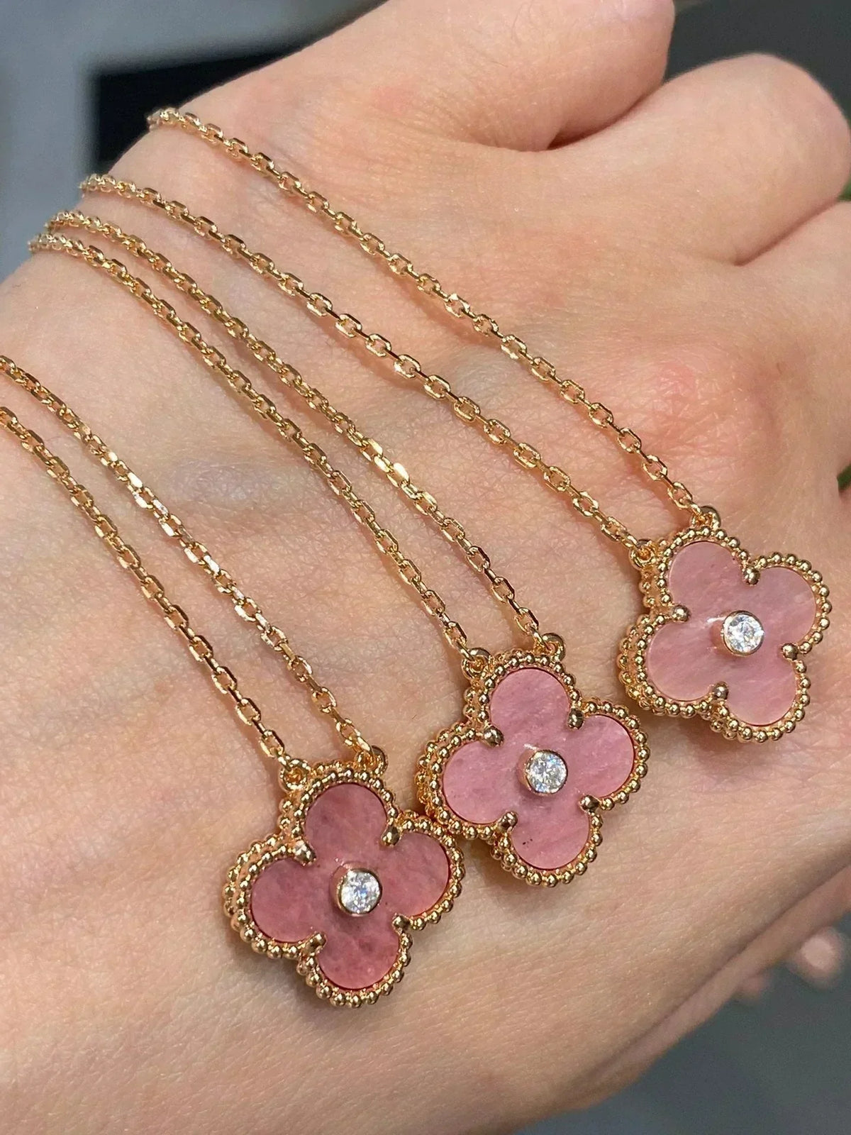 {
  "Elowen jewelsry": "Elowen ジュエリー",
  "CLOVER 15MM DIAMOND RHODONITE NECKLACE": "クローバー 15MM ダイヤモンド ロードナイト ネックレス"
}