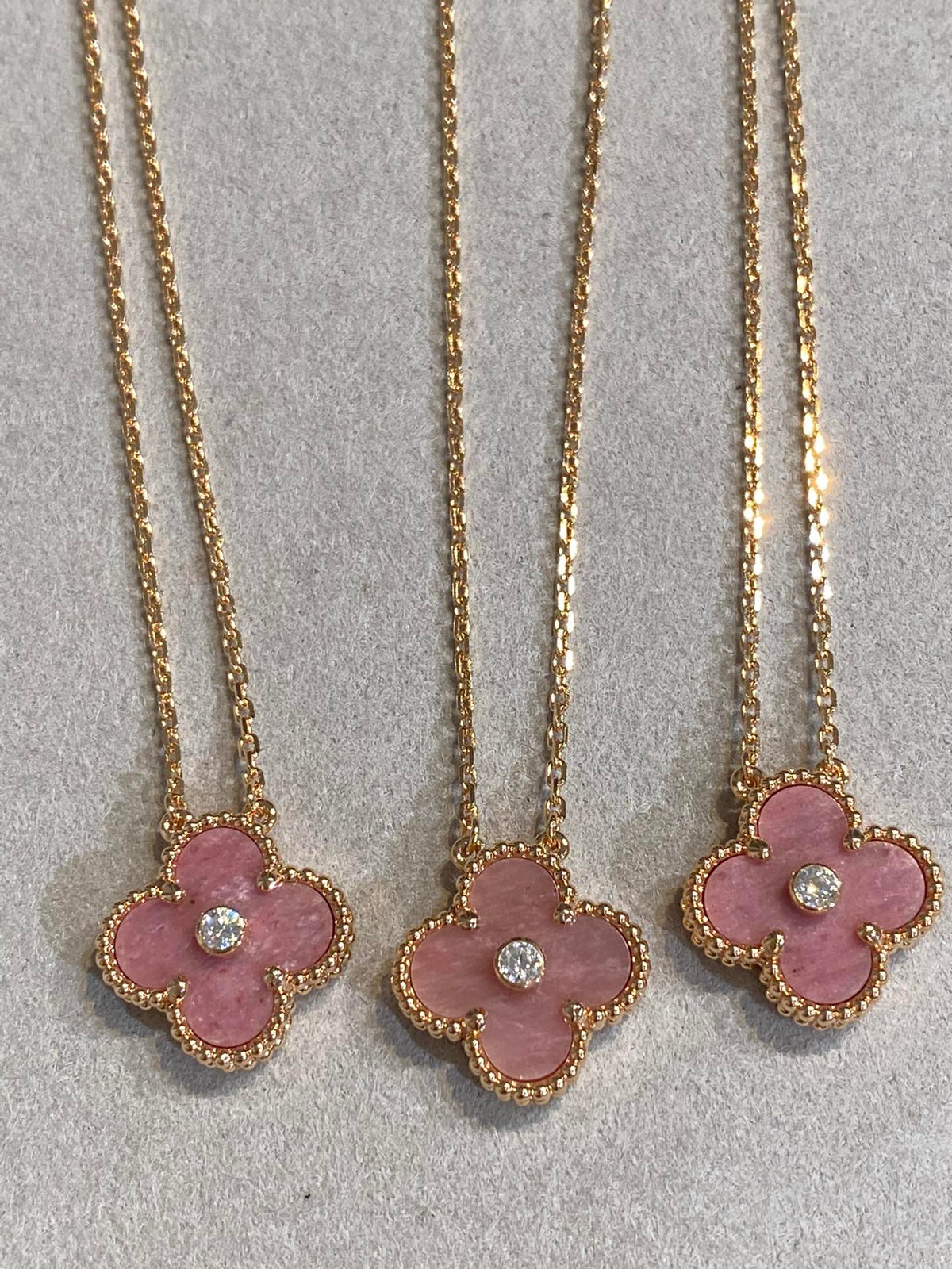 {
  "Elowen jewelsry": "Elowen ジュエリー",
  "CLOVER 15MM DIAMOND RHODONITE NECKLACE": "クローバー 15MM ダイヤモンド ロードナイト ネックレス"
}