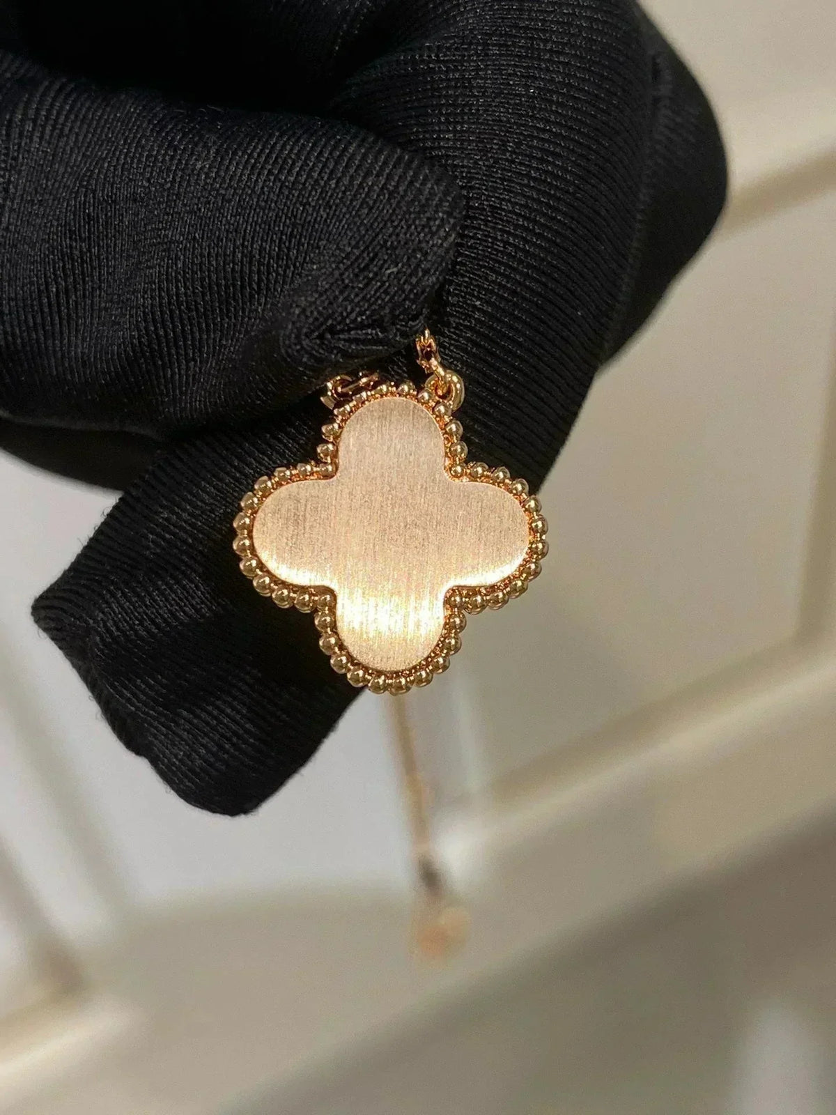 {
  "Elowen jewelsry": "Elowen ジュエリー",
  "CLOVER 15MM DIAMOND RHODONITE NECKLACE": "クローバー 15MM ダイヤモンド ロードナイト ネックレス"
}