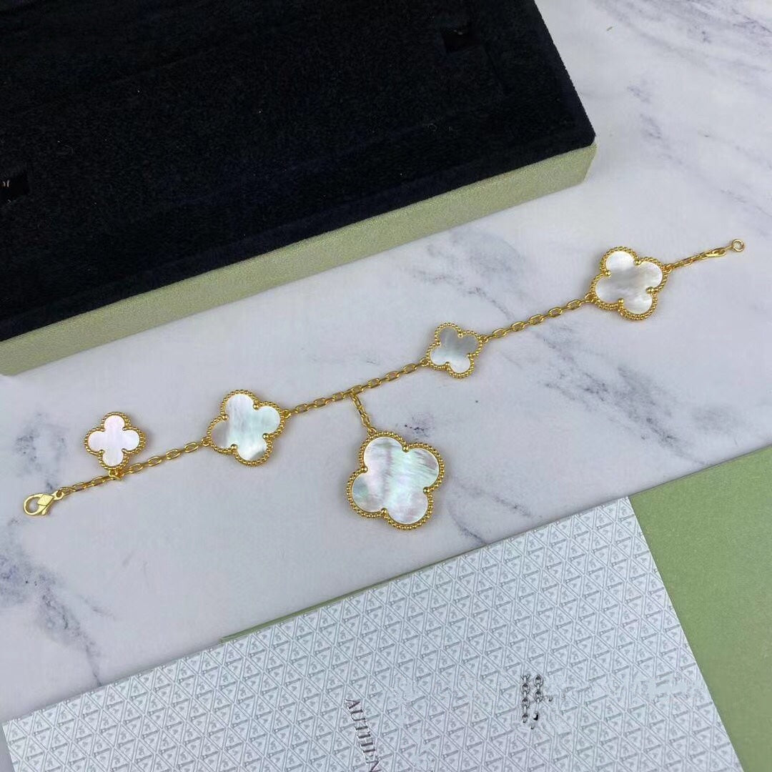 [Elowen jewelsry ]マジッククローバー マザーオブパール ゴールドブレスレット 5モチーフ
