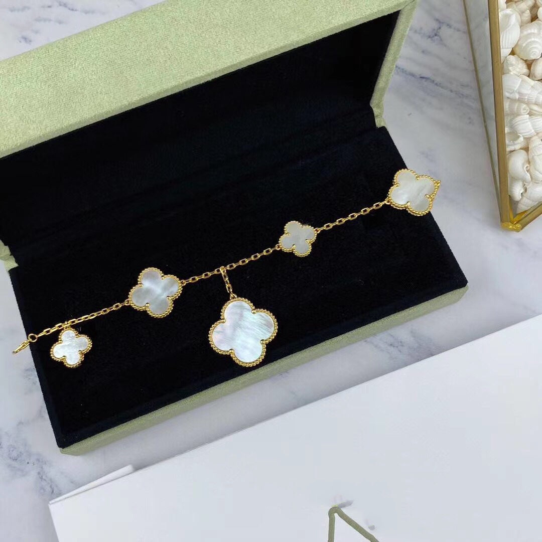 [Elowen jewelsry ]マジッククローバー マザーオブパール ゴールドブレスレット 5モチーフ