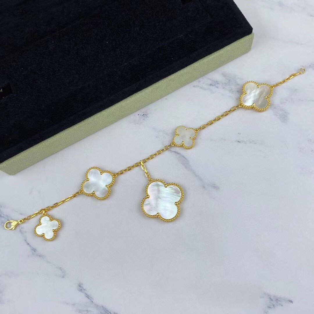[Elowen jewelsry ]マジッククローバー マザーオブパール ゴールドブレスレット 5モチーフ