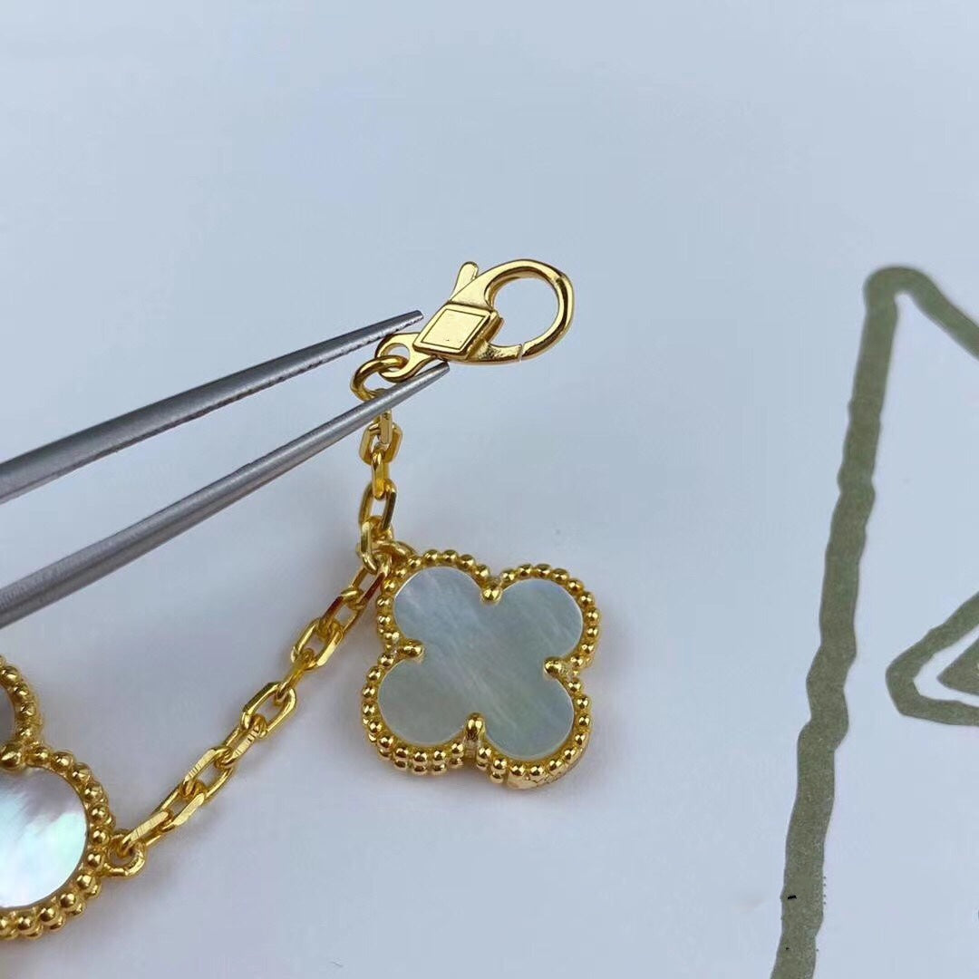 [Elowen jewelsry ]マジッククローバー マザーオブパール ゴールドブレスレット 5モチーフ