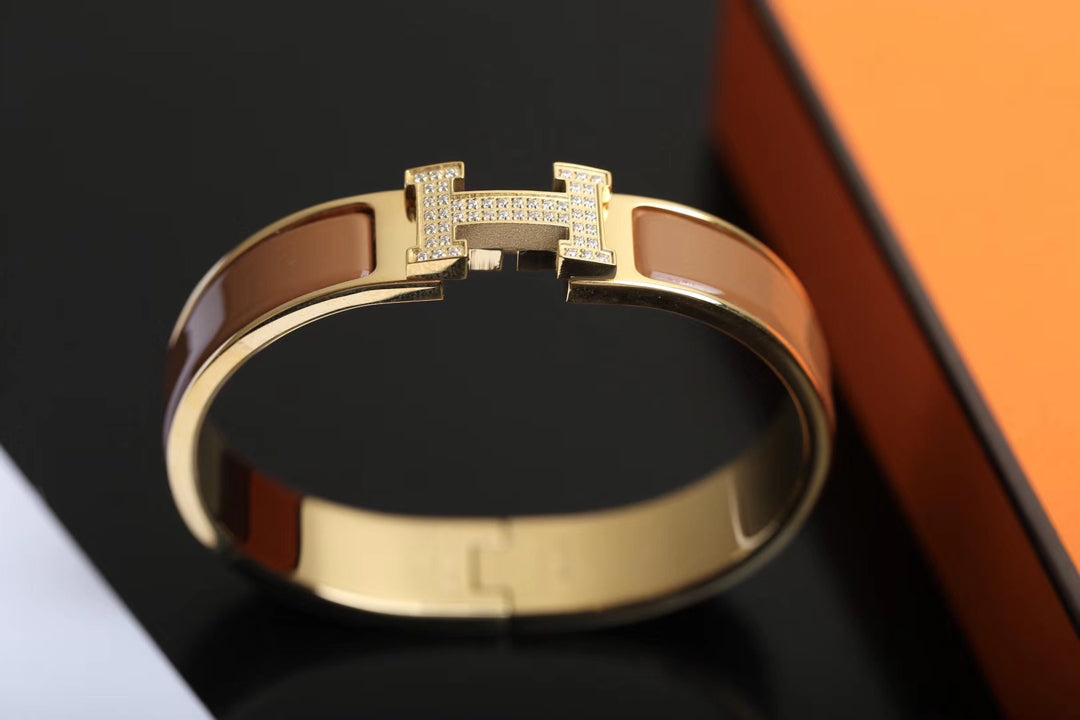 {
  "Elowen jewelsry": "Elowen Schmuck",
  "H BRACELET GOLD DIAMOND": "H-ARMBAND GOLD DIAMANT"
}