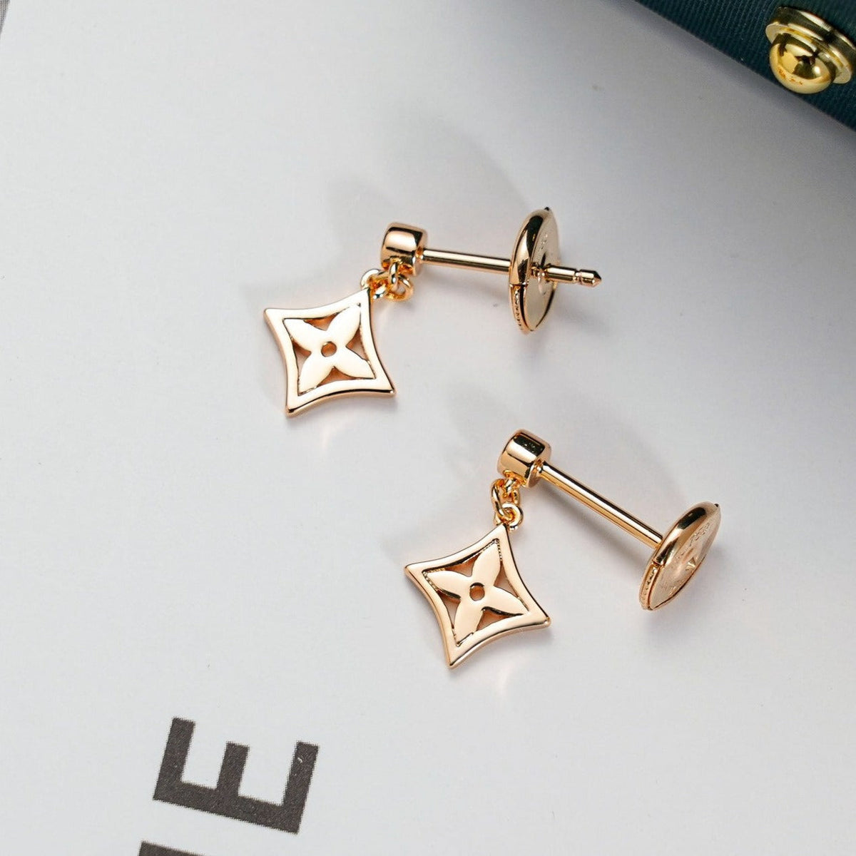 [Elowen Schmuck] STERN-OHRRINGE GOLD