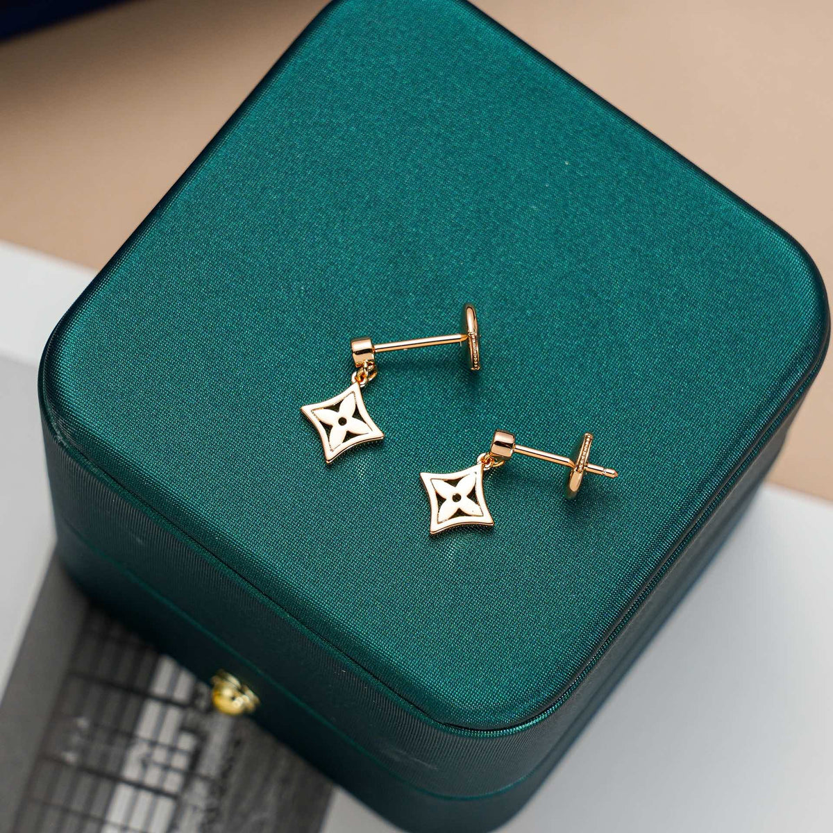 [Elowen Schmuck] STERN-OHRRINGE GOLD