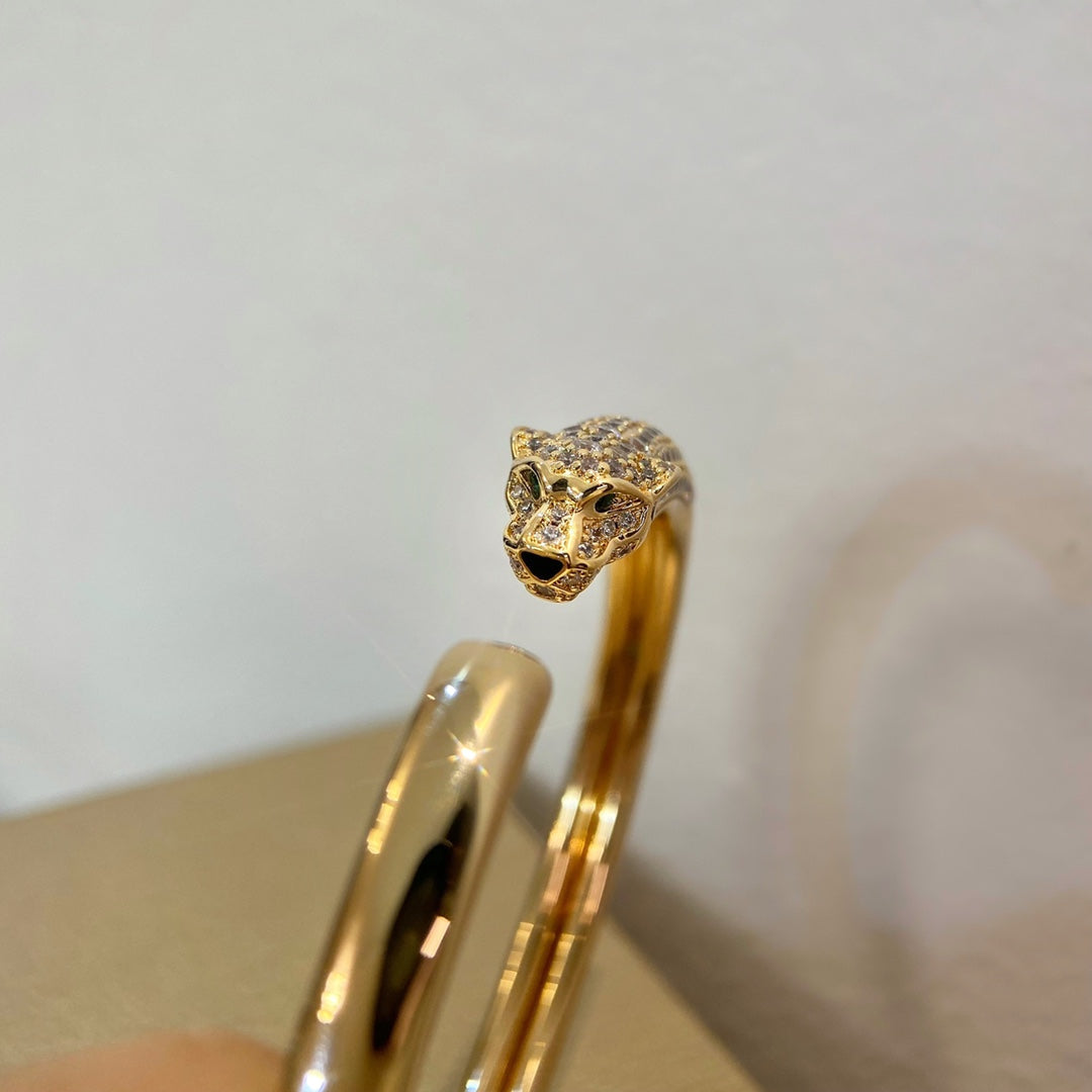 {
  "Elowen jewelsry": "Elowen ジュエリー",
  "PANTHERE GOLD DIAMOND OPEN BRACELET": "パンテール ゴールド ダイヤモンド オープンブレスレット"
}