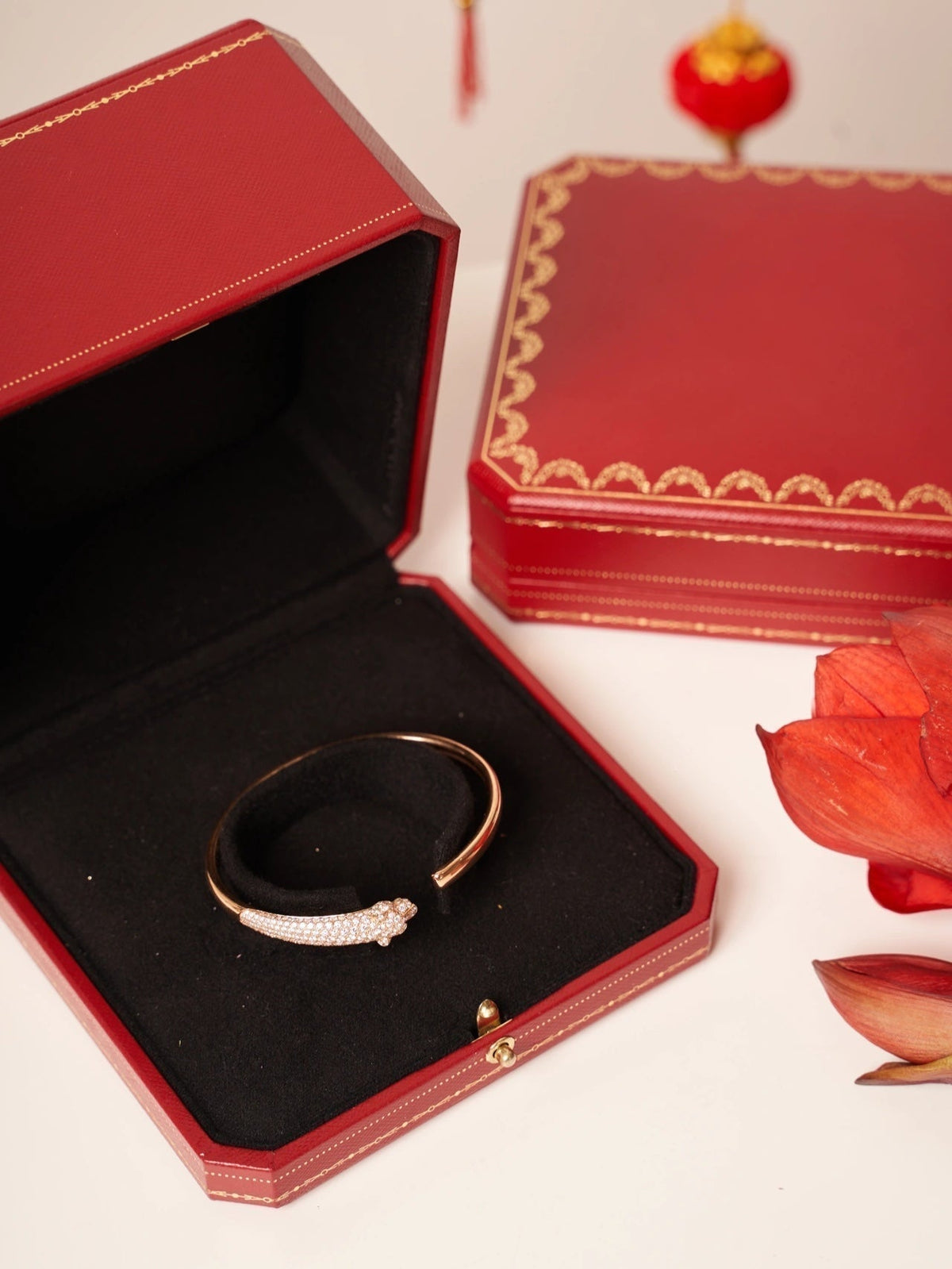 {
"Elowen jewelsry ": "エロウェン・ジュエリー",
"PANTHERE ROSE GOLD DIAMOND OPEN BRACELET": "パンテール ローズゴールド ダイヤモンド オープンブレスレット"
}