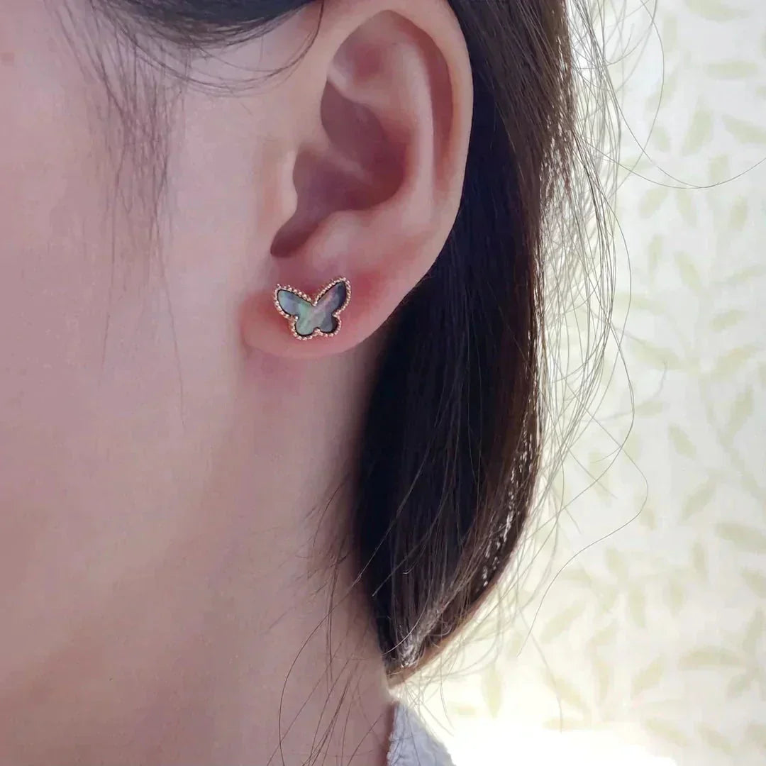 {
  "Elowen jewelsry": "Elowen ジュエリー",
  "BUTTERFLY DARK MOP  EARRINGS": "バタフライ ダークMOP イヤリング"
}