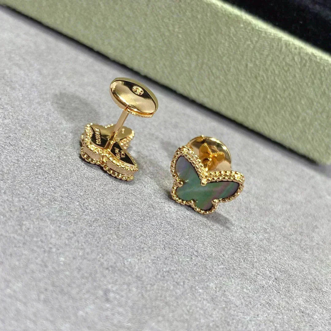 {
  "Elowen jewelsry": "Elowen ジュエリー",
  "BUTTERFLY DARK MOP  EARRINGS": "バタフライ ダークMOP イヤリング"
}