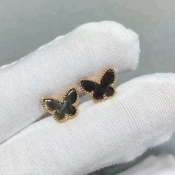 {
  "Elowen jewelsry": "Elowen ジュエリー",
  "BUTTERFLY DARK MOP  EARRINGS": "バタフライ ダークMOP イヤリング"
}