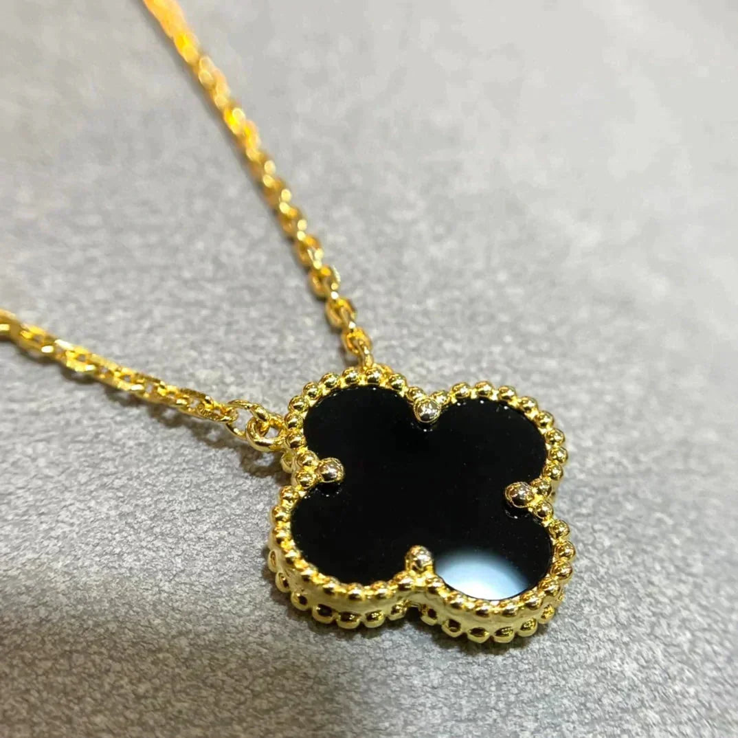 [Elowen Schmuck] CLOVER 15 MM SCHWARZER ONYX EINZELBLÜTEN-HALSKETTE