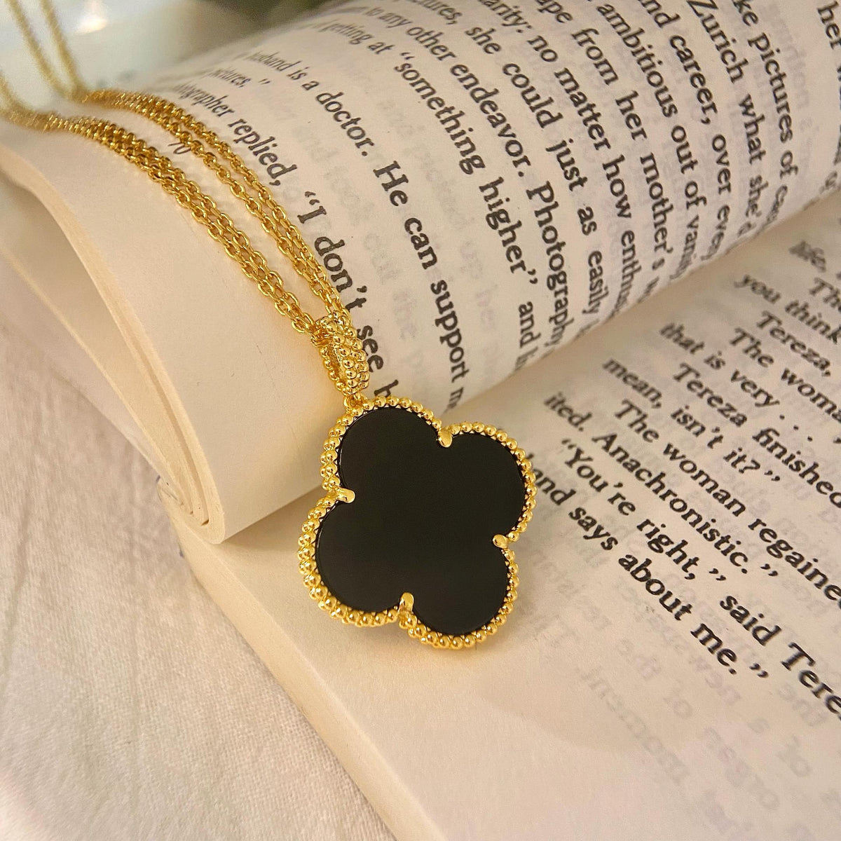 [Elowen Schmuck] CLOVER 25MM HALSKETTE GOLD ONYX