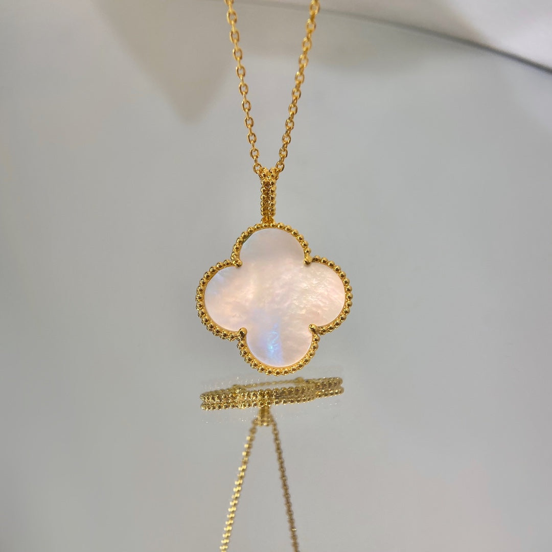 [Elowen jewelsry ]CLOVER 25MM MOP LARGE PENDANT NECKLACE