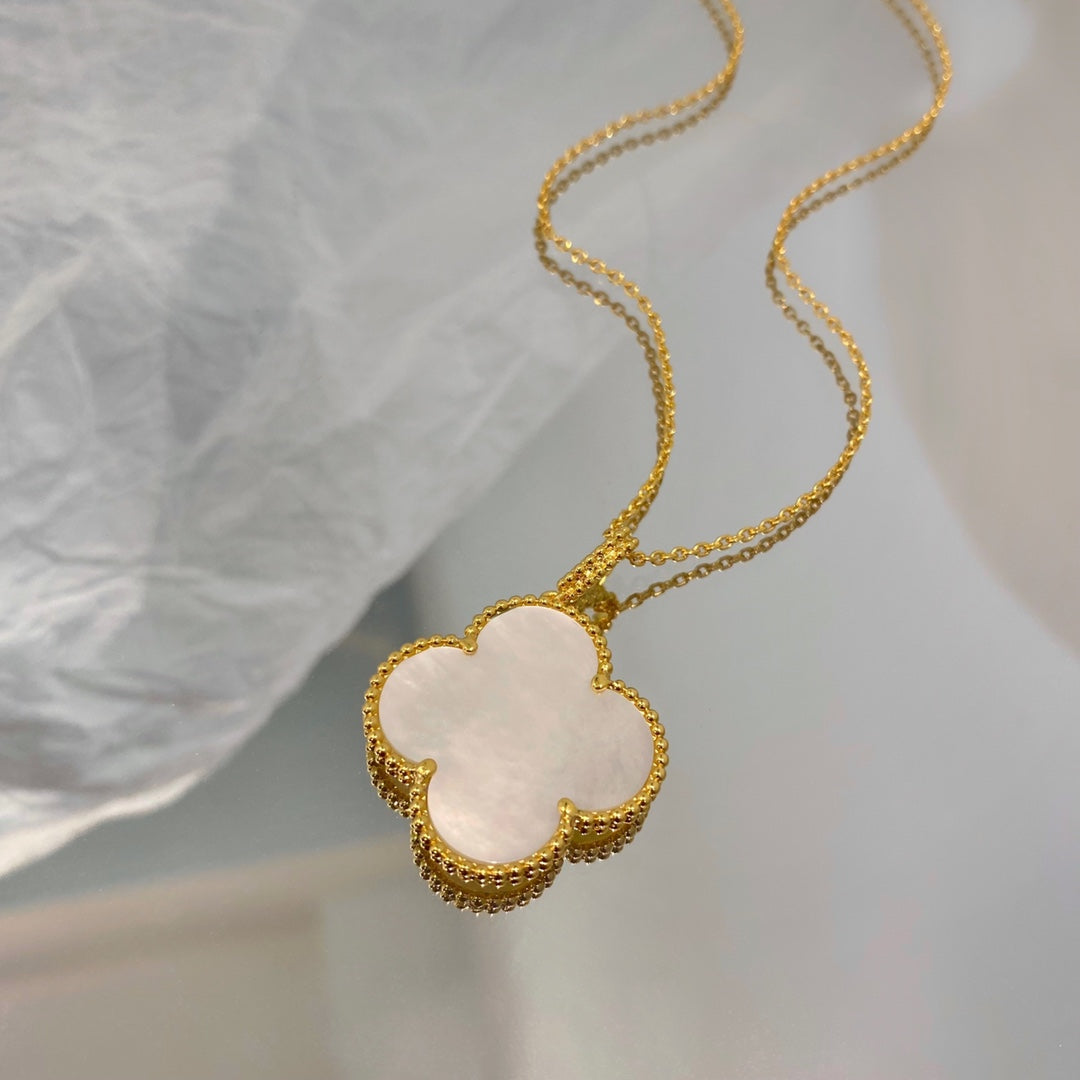 [Elowen jewelsry ]CLOVER 25MM MOP LARGE PENDANT NECKLACE