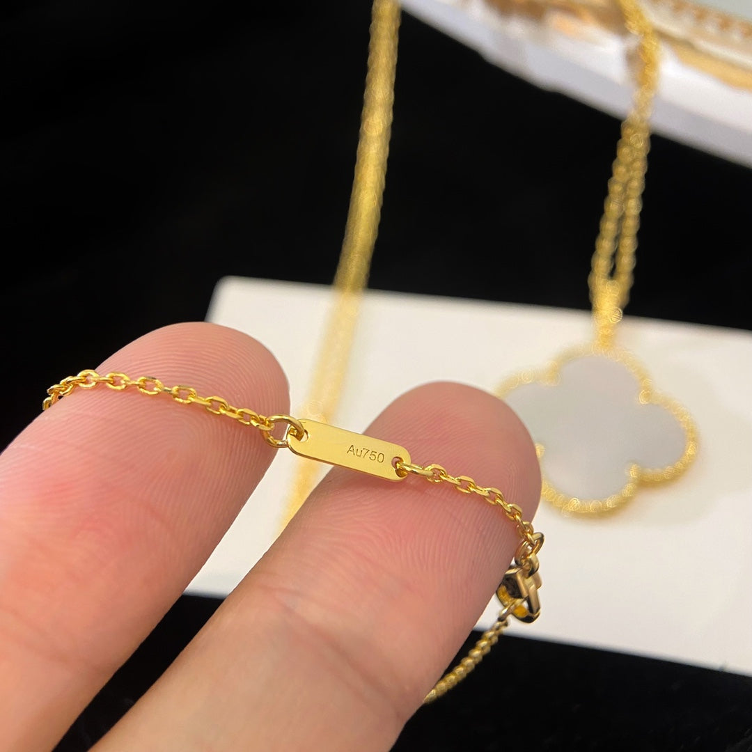 [Elowen jewelsry ]CLOVER 25MM MOP LARGE PENDANT NECKLACE