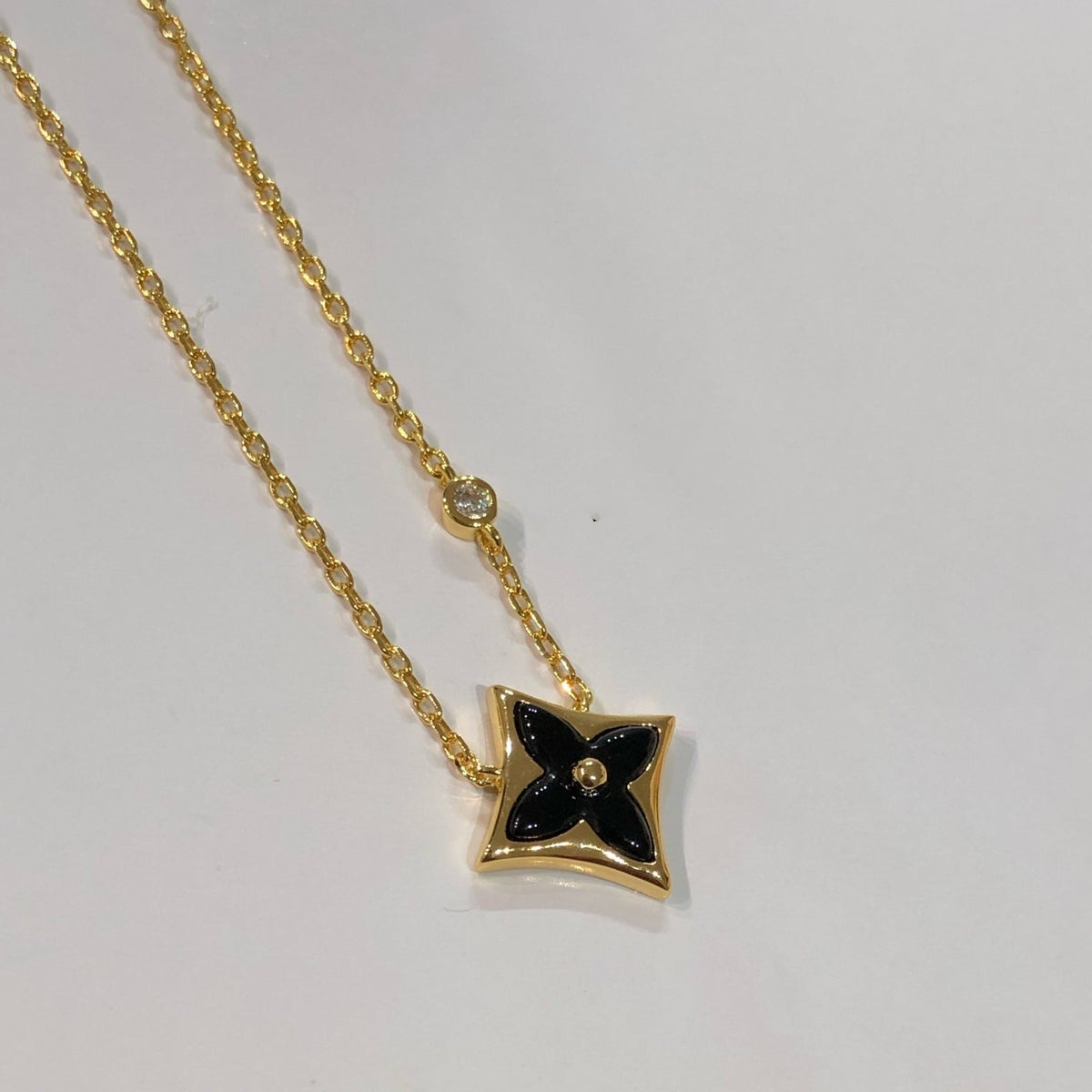 [Elowen Schmuck] STAR BLACK MOP HALSKETTE