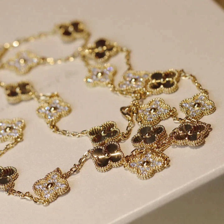 {
  "Elowen jewelsry": "Elowen Schmuck",
  "CLOVER 20 MOTIFS LASER DIAMOND NECKLACE": "KLEEBLATT 20 MOTIVE LASER-DIAMANT-HALSKETTE"
}