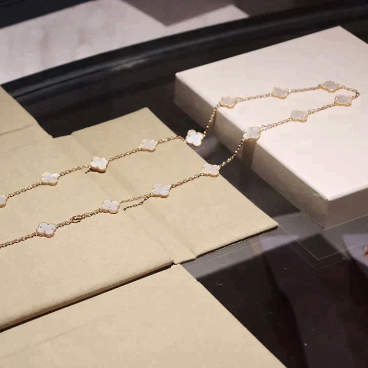 {
  "Elowen jewelsry": "Elowen Schmuck",
  "CLOVER 20 MOTIFS WHITE MOP NECKLACE": "CLOVER HALSKETTE MIT 20 MOTIVEN AUS WEISSEM PERLMUTT"
}