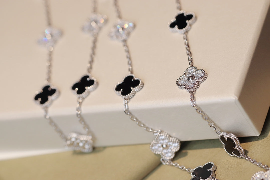 {
  "Elowen jewelsry": "Elowen ジュエリー",
  "CLOVER 20 MOTIFS ONYX DIAMOND SILVER": "クローバー 20モチーフ オニキス ダイヤモンド シルバー"
}