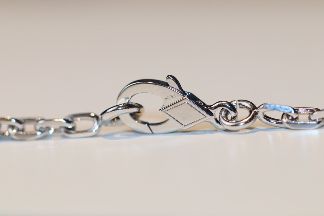 {
  "Elowen jewelsry": "Elowen ジュエリー",
  "CLOVER 20 MOTIFS ONYX DIAMOND SILVER": "クローバー 20モチーフ オニキス ダイヤモンド シルバー"
}