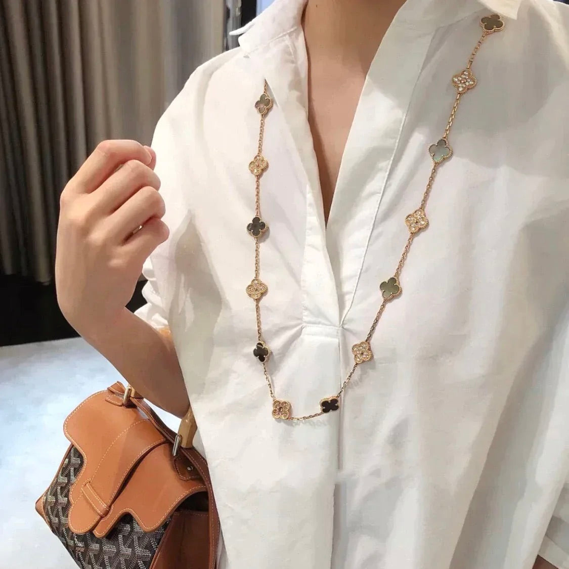 {
  "Elowen jewelsry": "Elowen ジュエリー",
  "CLOVER 20 MOTIFS DARK MOP DIAMOND NECKLACE": "クローバー 20モチーフ ダークマザーオブパール ダイヤモンド ネックレス"
}