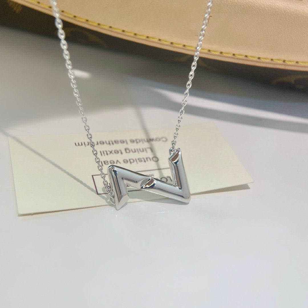 {
  "Elowen jewelsry": "Elowen ジュエリー",
  "VOLTE UPSIDE DOWN NECKLACE": "VOLTE アップサイドダウン ネックレス"
}