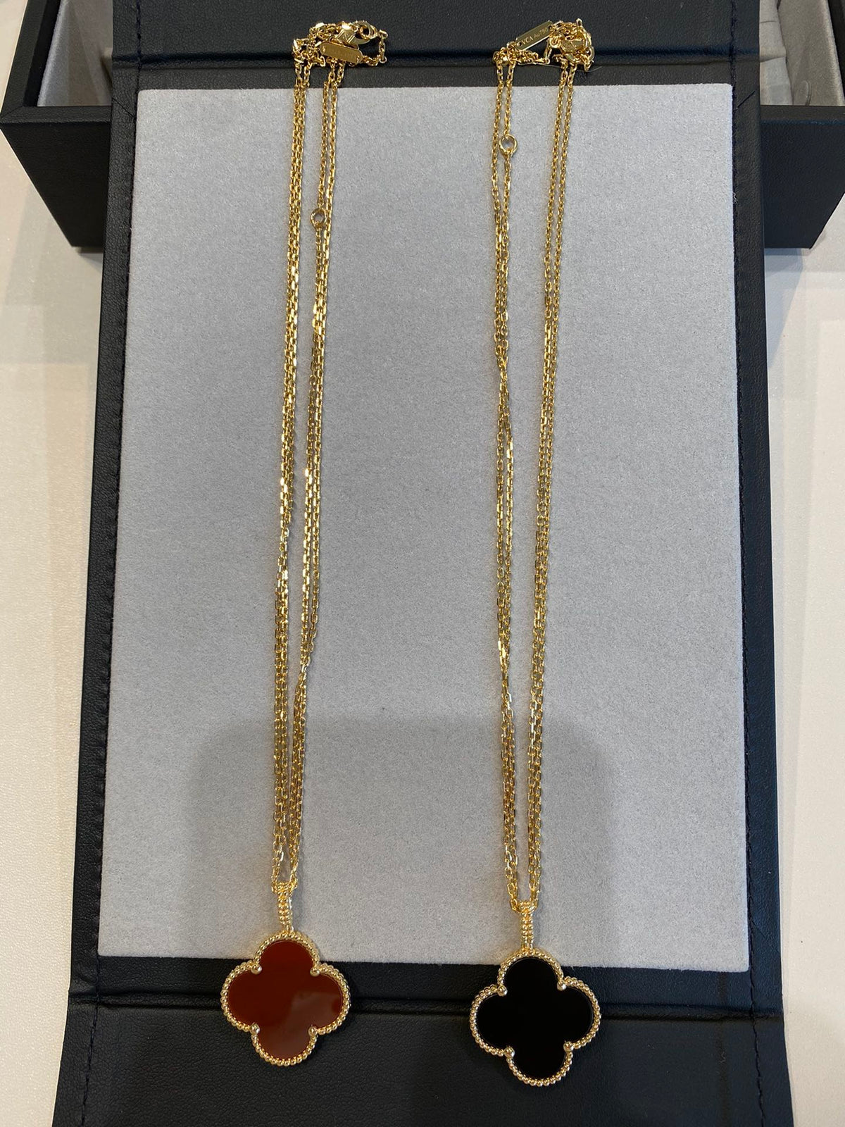 {
  "Elowen jewelsry": "Elowen ジュエリー",
  "CLOVER 25MM NECKLACE GOLD CARNELIAN": "クローバー 25MM ネックレス ゴールド カーネリアン"
}