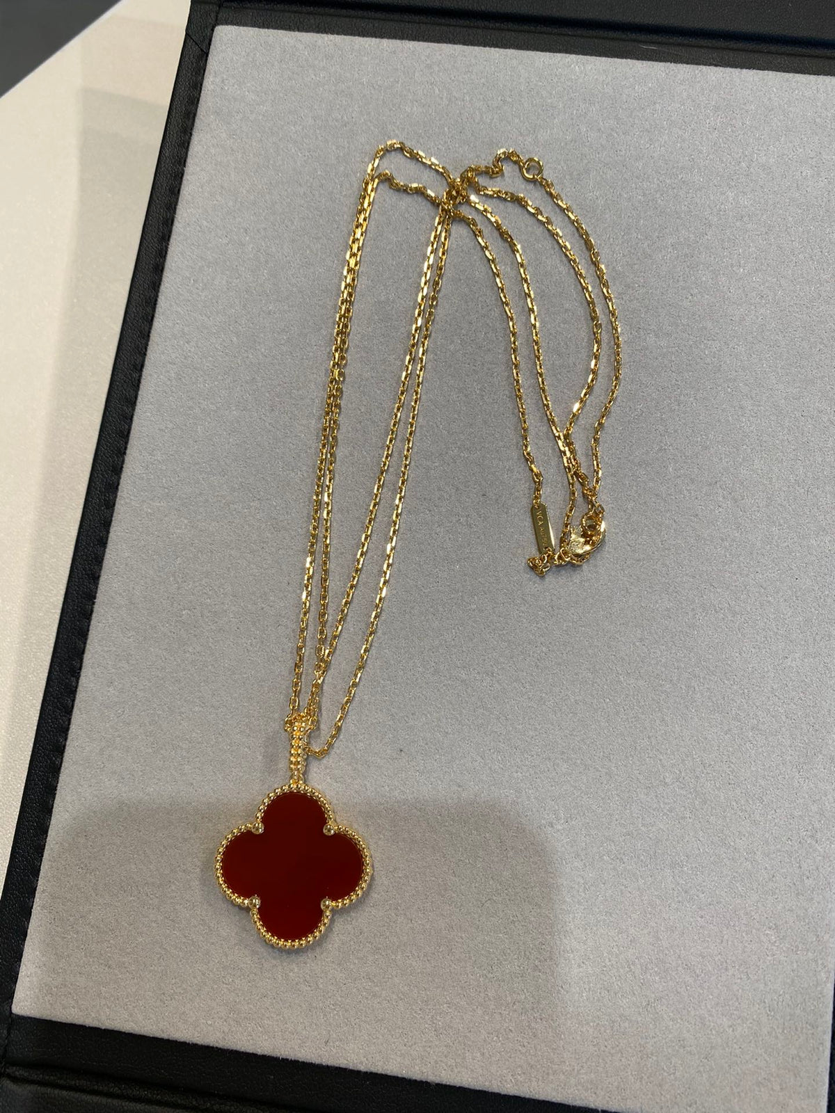 {
  "Elowen jewelsry": "Elowen ジュエリー",
  "CLOVER 25MM NECKLACE GOLD CARNELIAN": "クローバー 25MM ネックレス ゴールド カーネリアン"
}