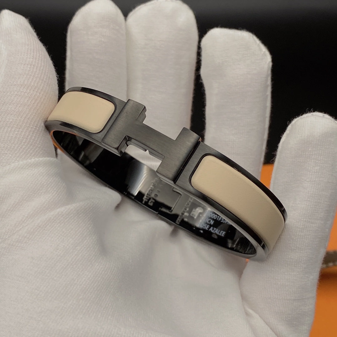 [Elowen jewelsry ]H ARMBAND 12MM SCHWARZ BEIGE KERAMIK