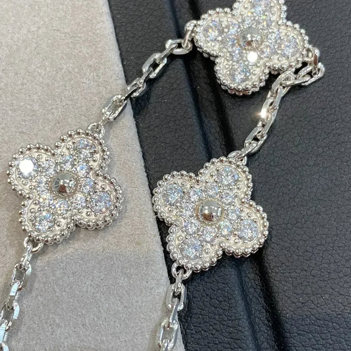 [Elowen jewelsry ] CLOVER 5 MOTIF FULL DIAMOND BRACELET COLLECTION