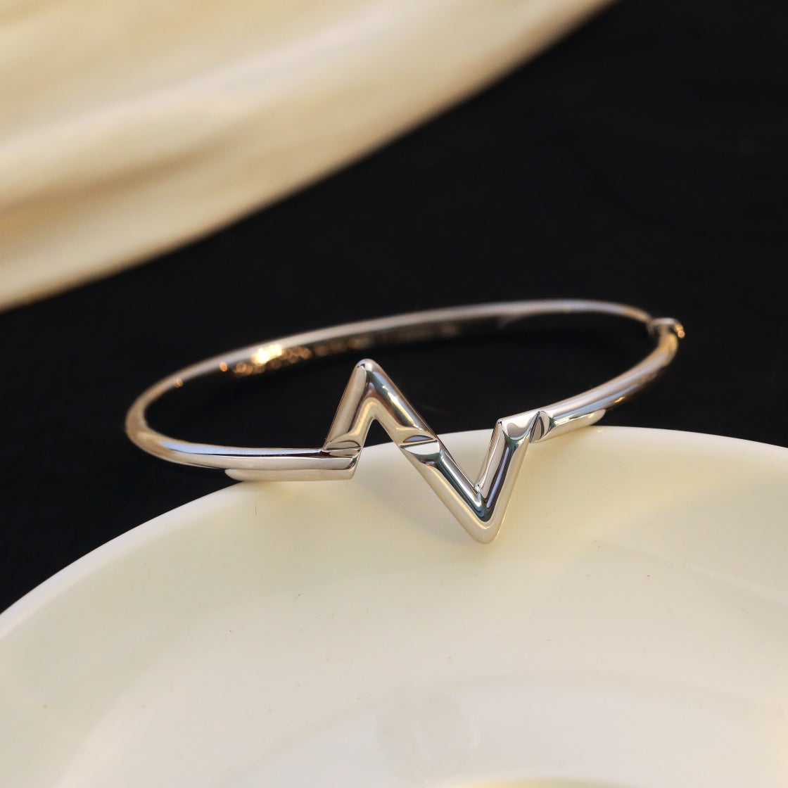 [Elowen Schmuck] VOLTE UPSIDE DOWN ARMBAND