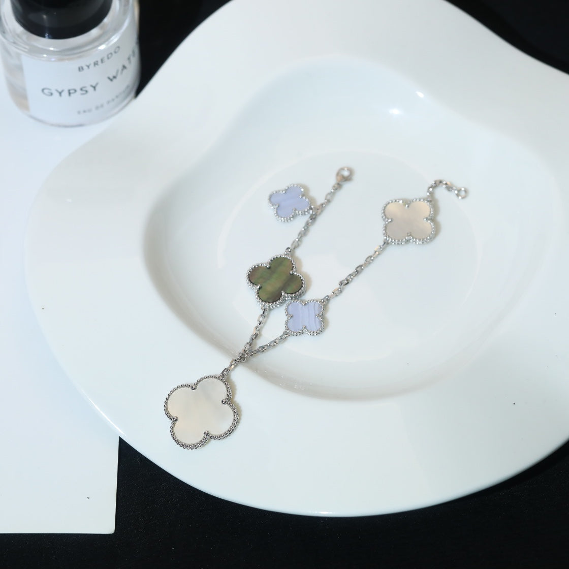 [Elowen jewelsry ]CLOVER BRACELET 5 MOTIFS MOP CHALCEDONY SILVER